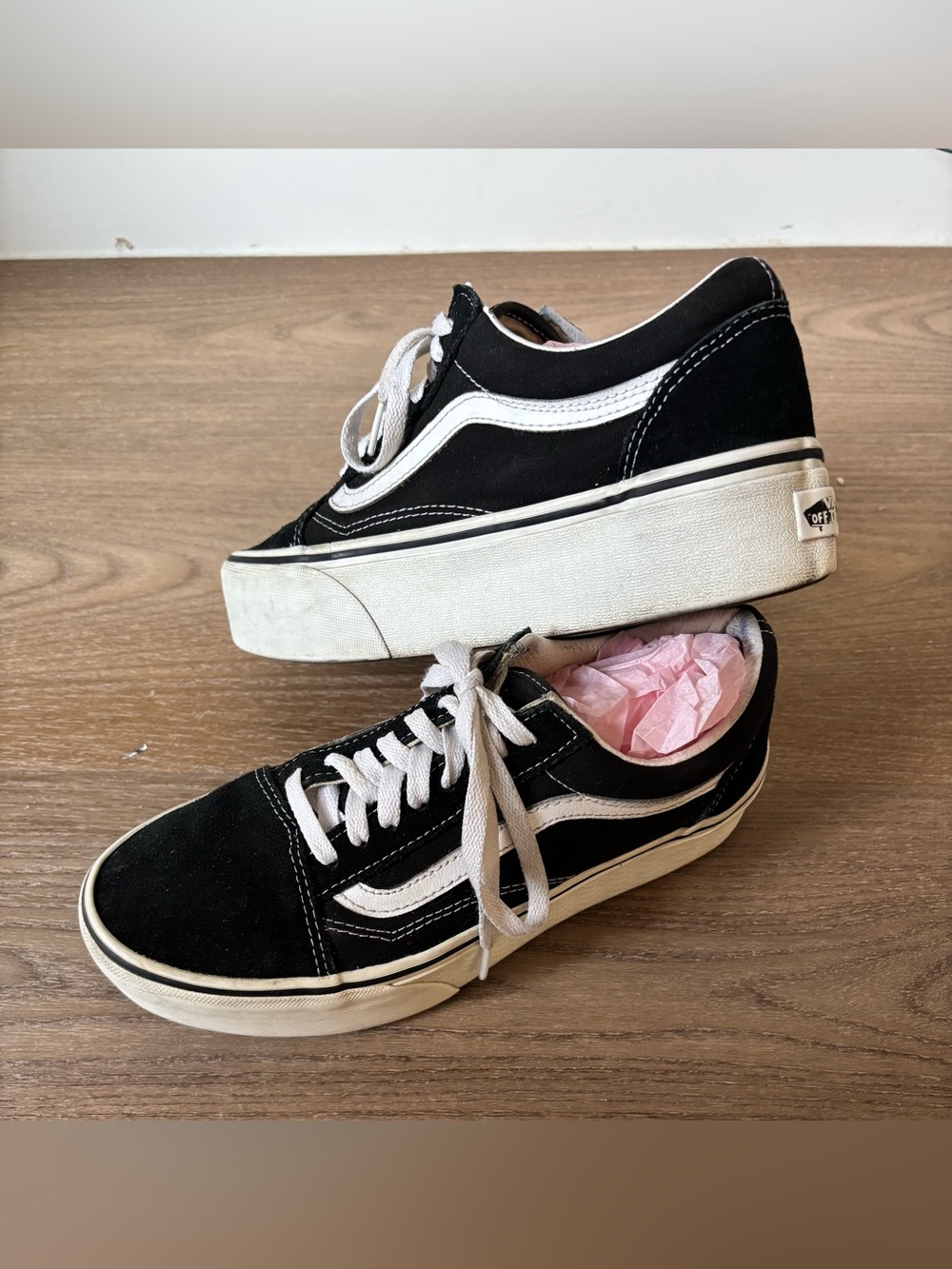 Vans platform Black and White Low-Top Skate Sneakers